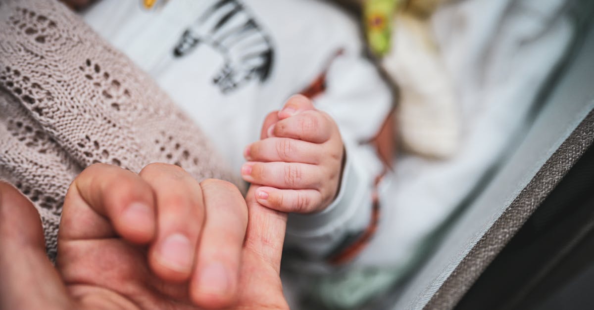découvrez les mécanismes de la dépendance émotionnelle, ses impacts sur les relations interpersonnelles et comment surmonter cette difficulté pour retrouver l'équilibre émotionnel.