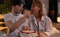 découvrez des messages d'anniversaire émouvants qui toucheront le cœur de vos proches. exprimez vos sentiments avec des mots sincères et laissez une empreinte inoubliable lors de cette journée spéciale.