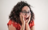 découvrez ce qu'est le choc émotionnel, ses causes, ses symptômes et comment le surmonter. apprenez à gérer vos émotions et à retrouver un équilibre intérieur après une expérience bouleversante.