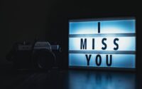 découvrez des textes émouvants qui touchent le cœur et l'âme. que ce soit pour exprimer vos sentiments, réconforter un proche ou simplement apprécier la beauté des mots, plongez dans un monde d'émotions authentiques et profondes.