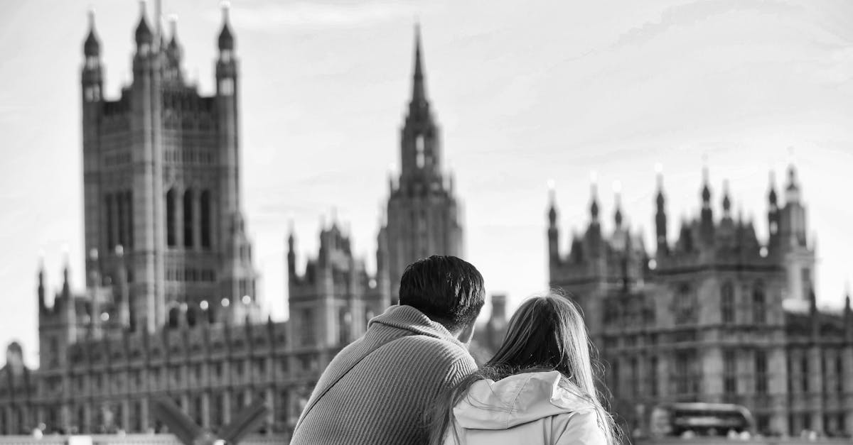 découvrez la magie de l'amour au premier regard, une expérience envoûtante qui transcende les mots et unit les âmes en un instant. plongez dans cette sensation unique qui transforme une simple rencontre en une histoire d'amour inoubliable.