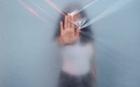 découvrez l'importance des boundaries (limites personnelles) et apprenez à les établir pour améliorer vos relations, votre bien-être et préserver votre équilibre dans la vie quotidienne.