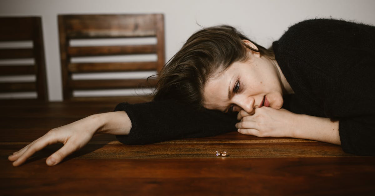 découvrez le parcours émotionnel que représente le heartbreak. une réflexion sur la douleur de la séparation, les leçons apprises et la résilience qui en découle. plongez dans les histoires touchantes et les stratégies pour surmonter les coeurs brisés.