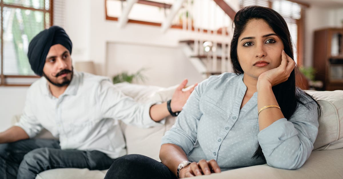 découvrez la signification de 'ignoring' en anglais, son utilisation courante et des exemples pour mieux comprendre ce terme dans différents contextes.