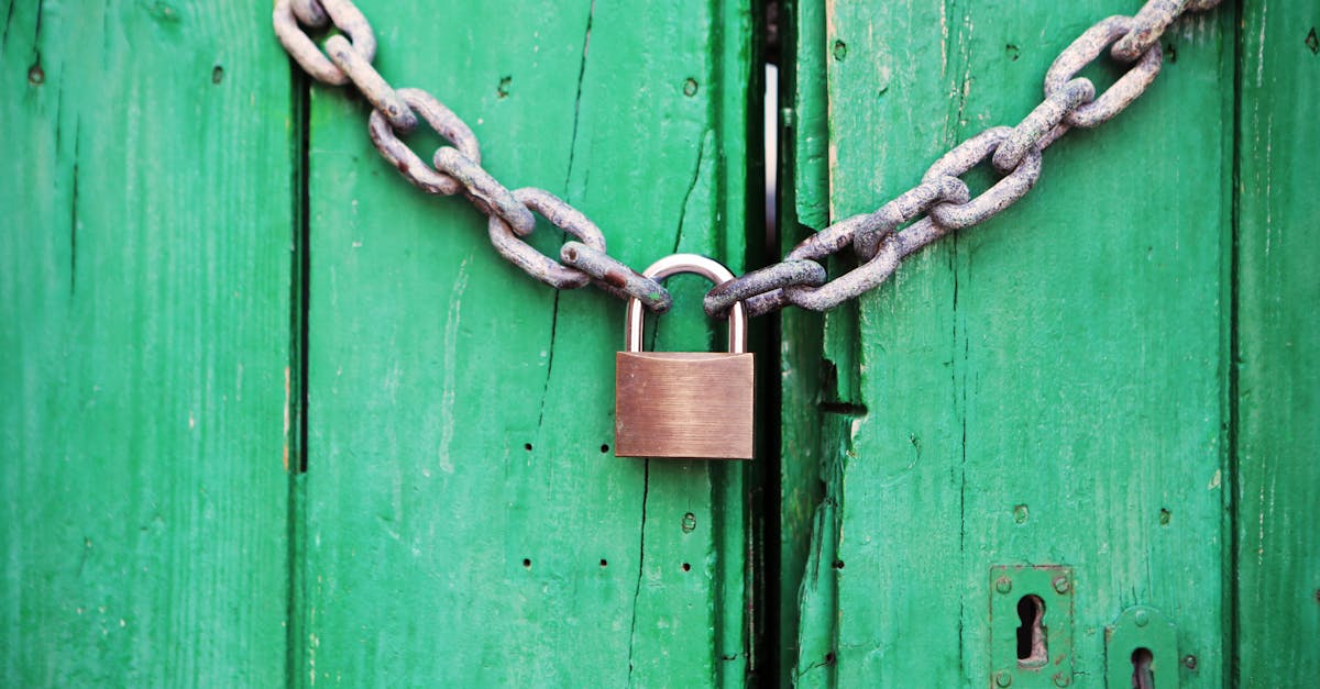 découvrez la définition de la closure en programmation : un concept puissant permettant de conserver l’accès à des variables extérieures dans des fonctions imbriquées. comprenez son utilité et ses applications concrètes.