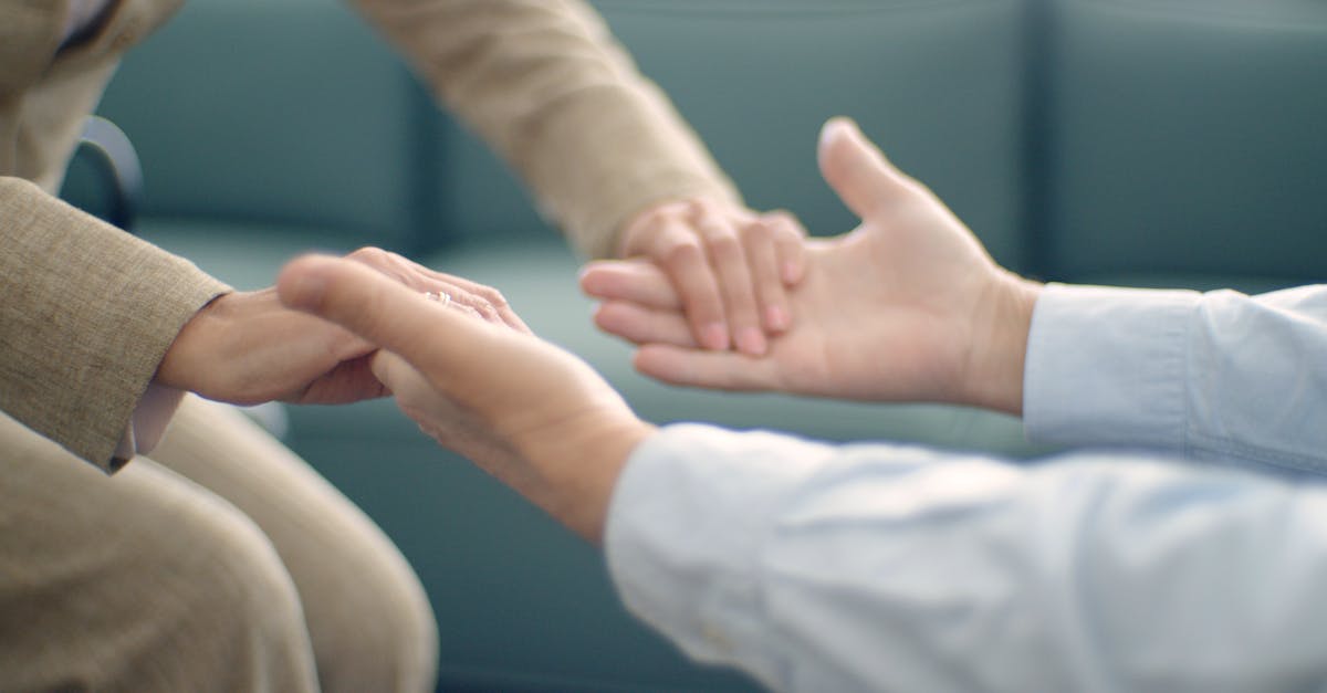 découvrez des conseils pratiques et des astuces pour réussir une relation à distance, entretenir la confiance et surmonter les défis des couples séparés par des kilomètres.
