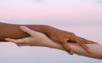 découvrez les différentes approches de la réconciliation, son importance dans les relations personnelles et professionnelles, ainsi que des conseils pratiques pour favoriser un climat d’harmonie et résoudre les conflits efficacement.