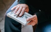 découvrez le concept du regret, ses origines psychologiques et comment il influence nos choix et notre bien-être. conseils pour l’accepter et avancer sereinement.