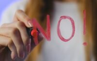 découvrez la signification, les causes et les conséquences du rejet, ainsi que des conseils pour mieux le comprendre et y faire face au quotidien.