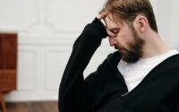 découvrez l'univers fascinant des émotions : leur rôle, leur impact quotidien, et des conseils pour mieux les comprendre et les gérer afin d'améliorer votre bien-être personnel.