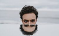 découvrez la signification et l'importance de la réconciliation, ses étapes clés et ses bienfaits pour restaurer la confiance et renforcer les relations, que ce soit au niveau personnel, professionnel ou sociétal.