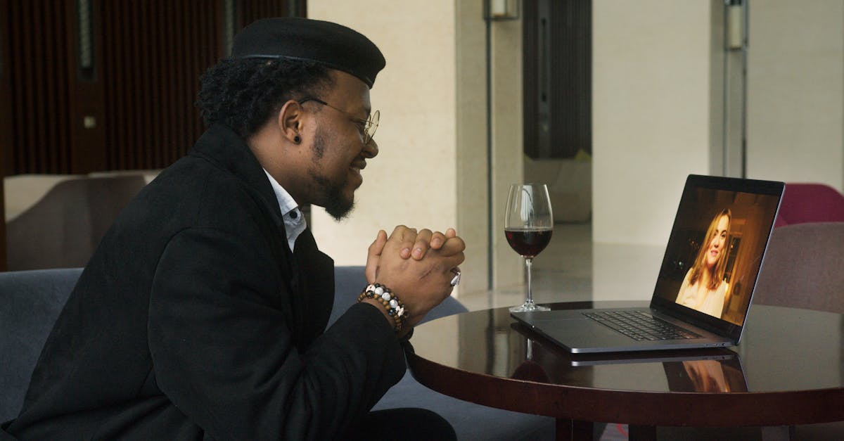 découvrez comment rédiger une description de profil de rencontre captivante et authentique pour attirer l'attention et faire de belles rencontres en ligne.