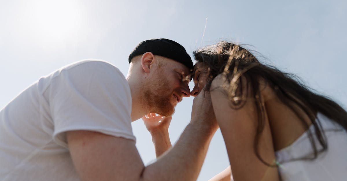 découvrez comment rédiger une description de profil de rencontre captivante. conseils et exemples pour attirer l’attention et trouver la personne idéale sur les sites de dating.