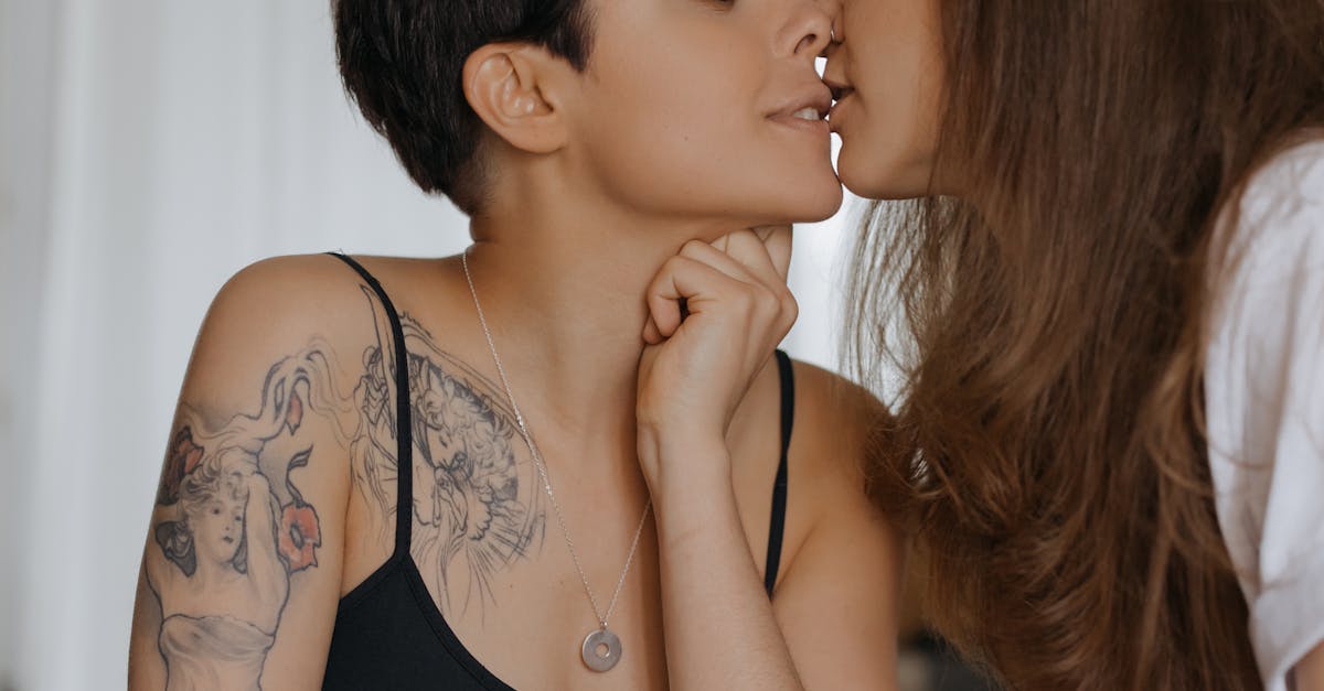 découvrez comment entretenir la passion dans une relation à distance grâce à des conseils et astuces pour rester proches malgré la distance.