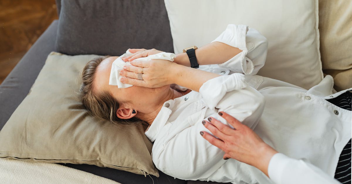 découvrez des stratégies psychologiques efficaces pour raviver la flamme dans votre relation et renforcer les liens émotionnels avec votre partenaire.