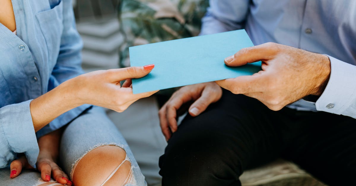 découvrez comment écrire une lettre pour raviver une relation, exprimer vos sentiments et reconstruire des liens précieux avec votre partenaire.